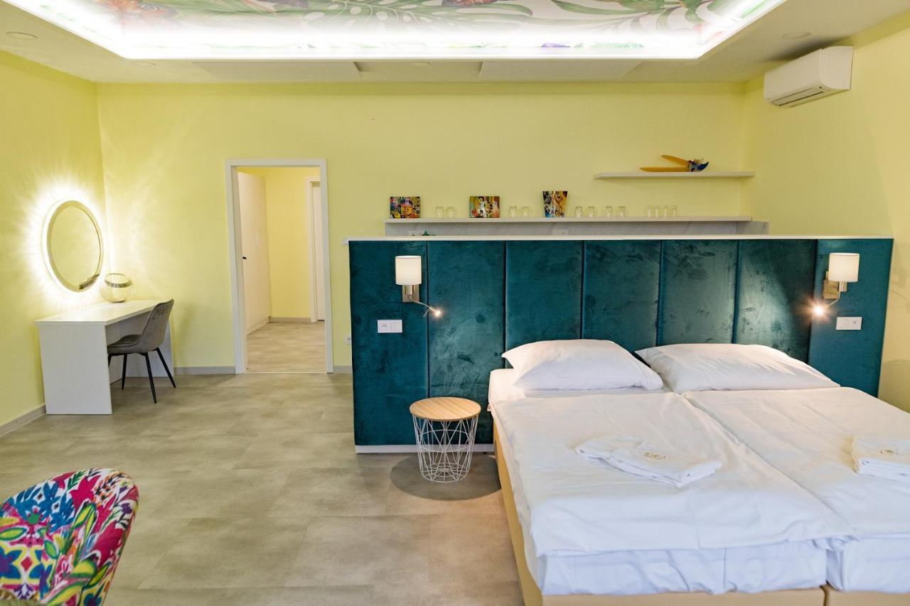 Vanilla Apartment